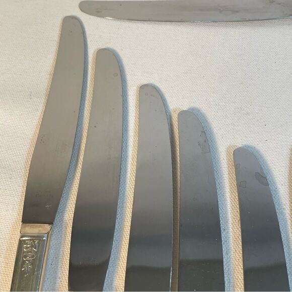 4 knives ~ Oneida Community Tudor Plate Flatware ~ Queen Bess II - Picture 13 of 14